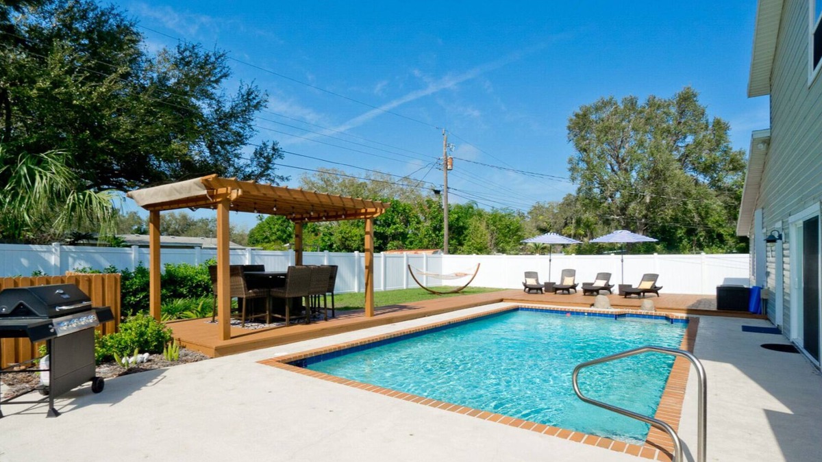Bradenton House | Tropical Highlands - 6 BEDROOMS/3 Bathroom/2 King Masters/3800 sf/Large Htd Pool