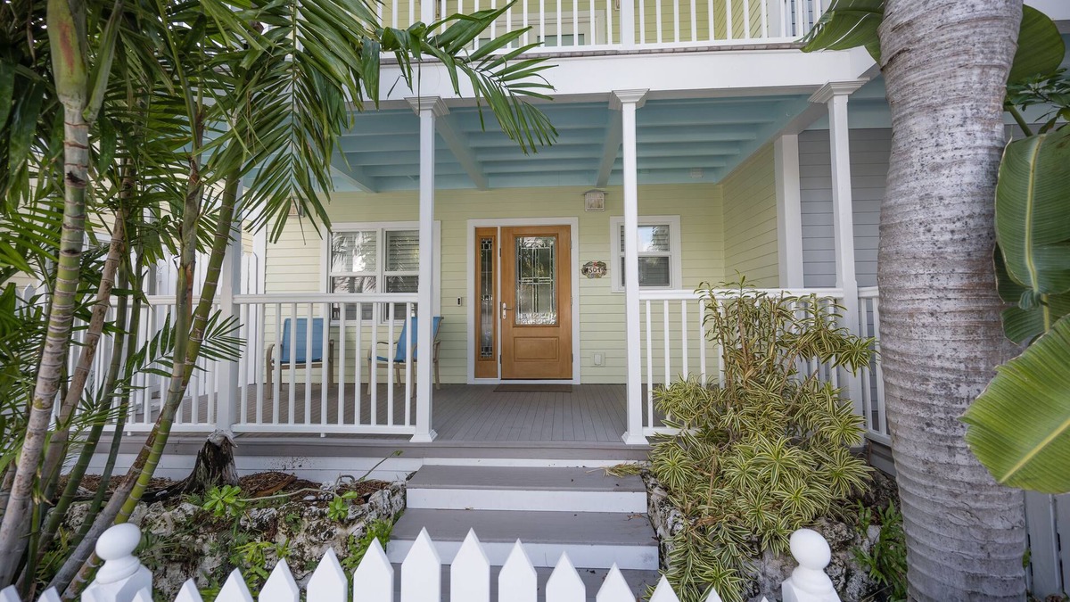 Bahama Village House | Tropical Oasis in the Truman Annex with a private poolnn