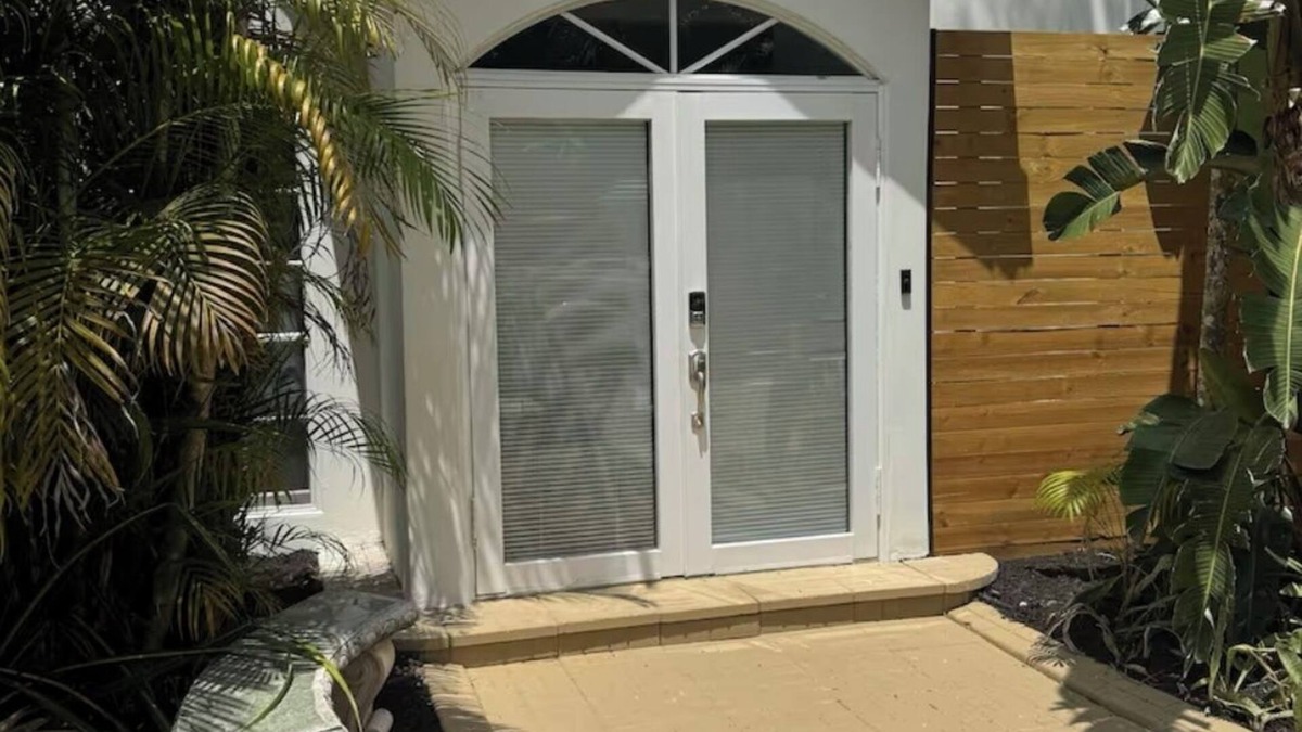 Parkland Apartment | Tropical Oasis in The highly sought after Parkland FL 13 miles from the BEACH