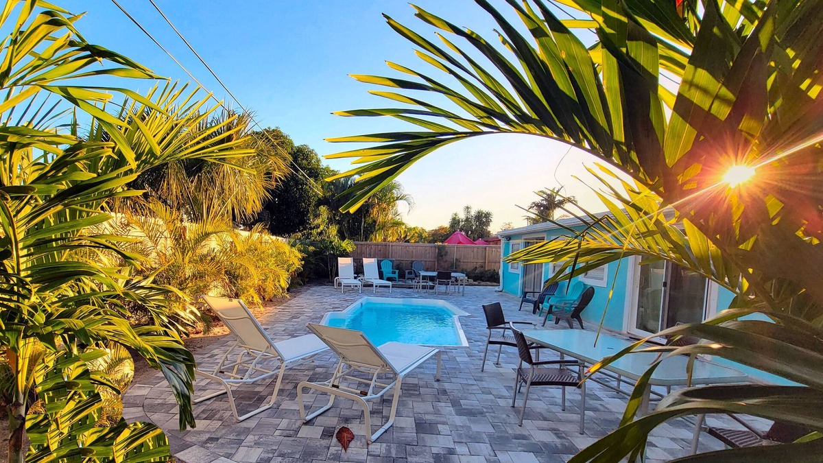 Palm Beach Gardens House | Tropical Paradise Heated Pool - Kayaks &PaddlBrd! 5min to Beach, Stadiums, PGA