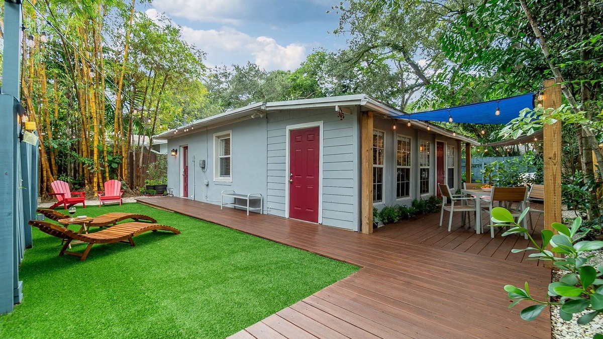 Sailboat Bend House | Tropical Paradise in Historic Sailboat Bend!