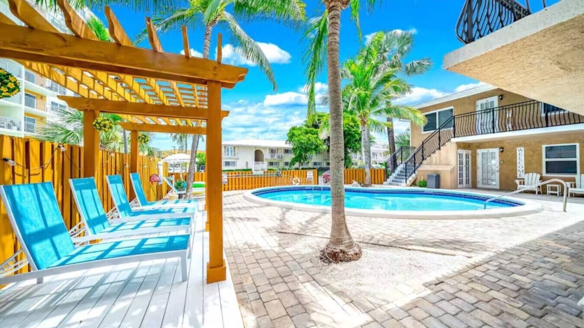 Coral Ridge Apartment | Tropical Paradise + POOL & PATIO