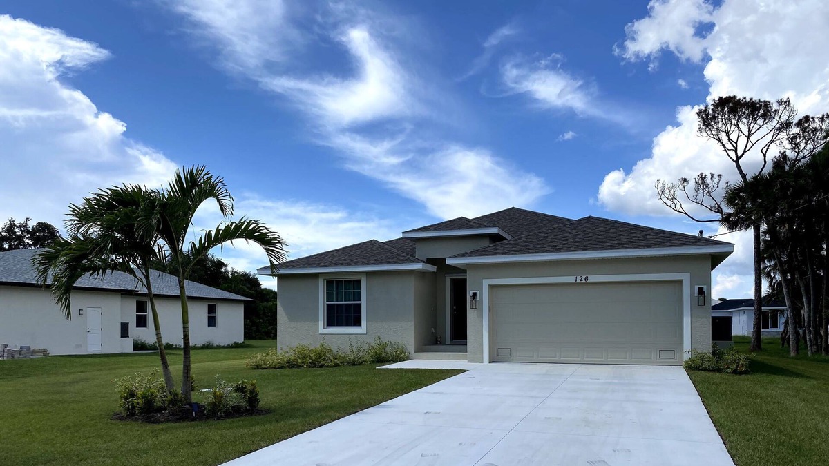 Rotonda Heights House | Tropical Paradise Close to Five Beautiful Beaches