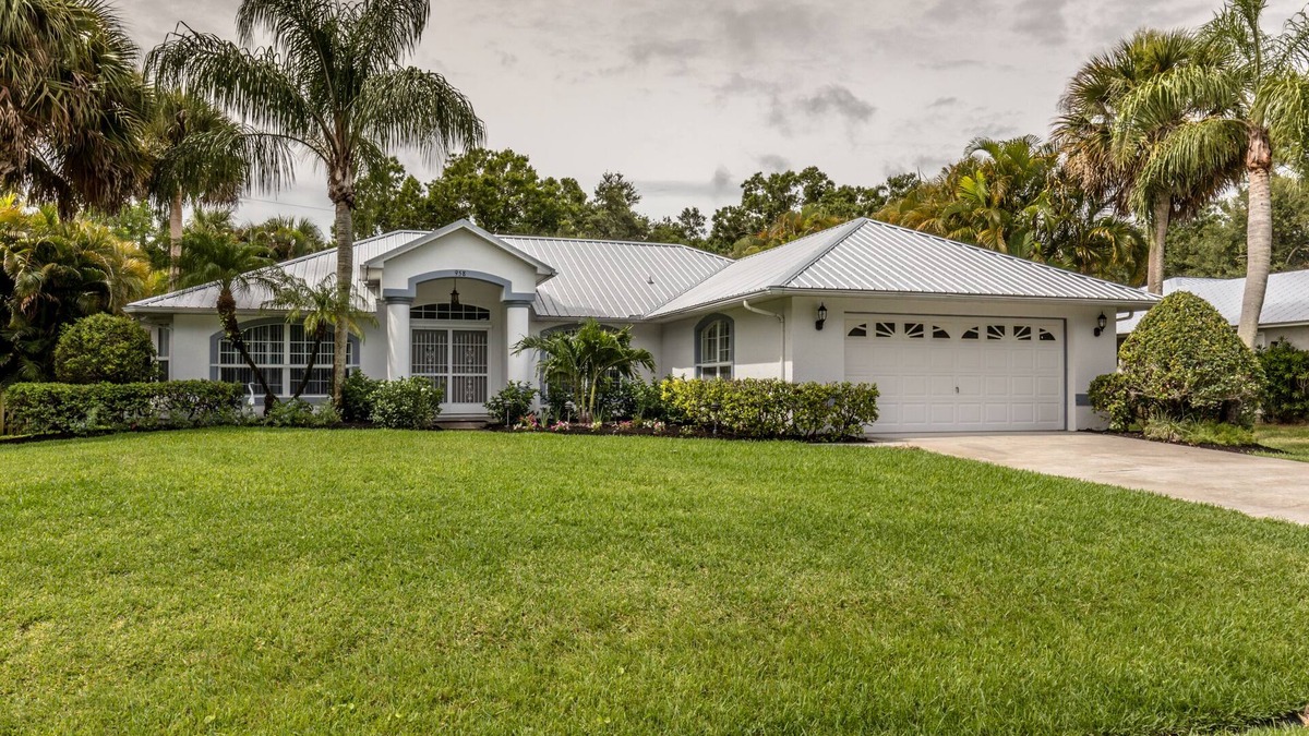 Sebastian Highlands House | Tropical Perfection! 3 BR/2 BA & HEATED POOL! Close to beaches, WiFi