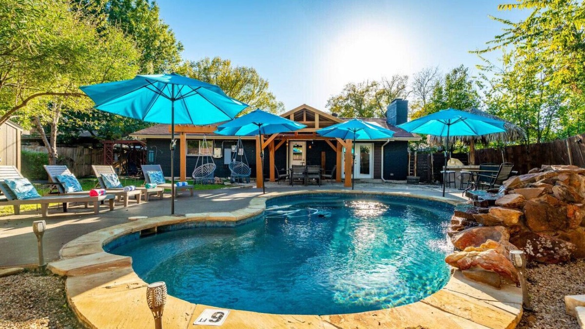 Richardson House | Tropical Pool w/Tiki Bar, Fire Pit, Swing