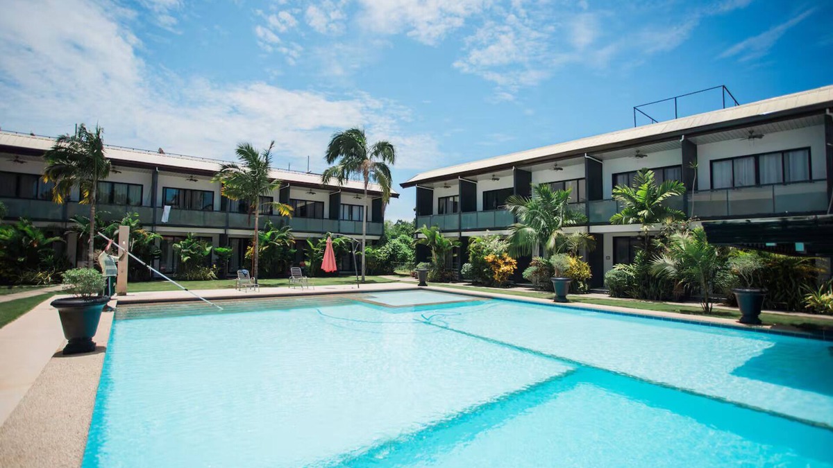 Dauis Apartment | Tropical Poolside Apartment - WiFi Aircon Netflix