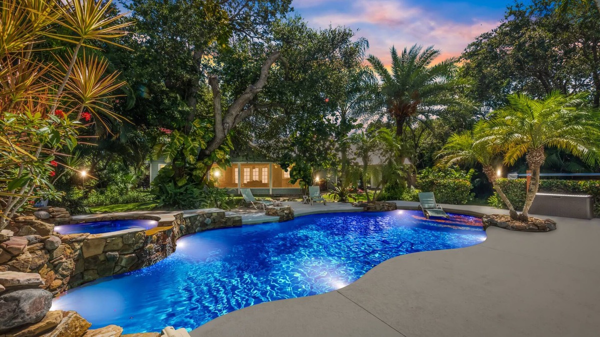 Stuart House | Tropical Resort Style Retreat w/Pool House 4BR, 3 Bath