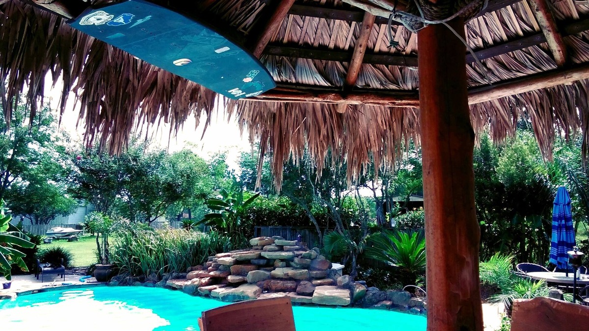 Dickinson House | Tropical Resort Style Compound