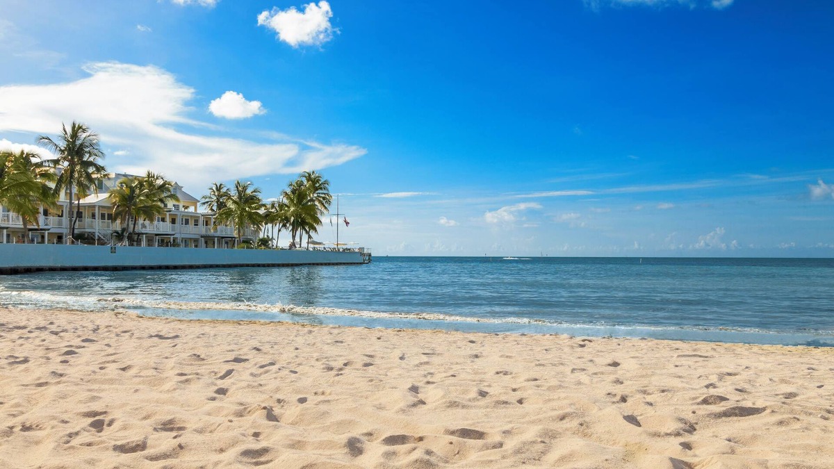 Uptown - Upper Duval Hotel | Tropical Retreat in Key West with Pool Access – Close to the Beach & Attraction