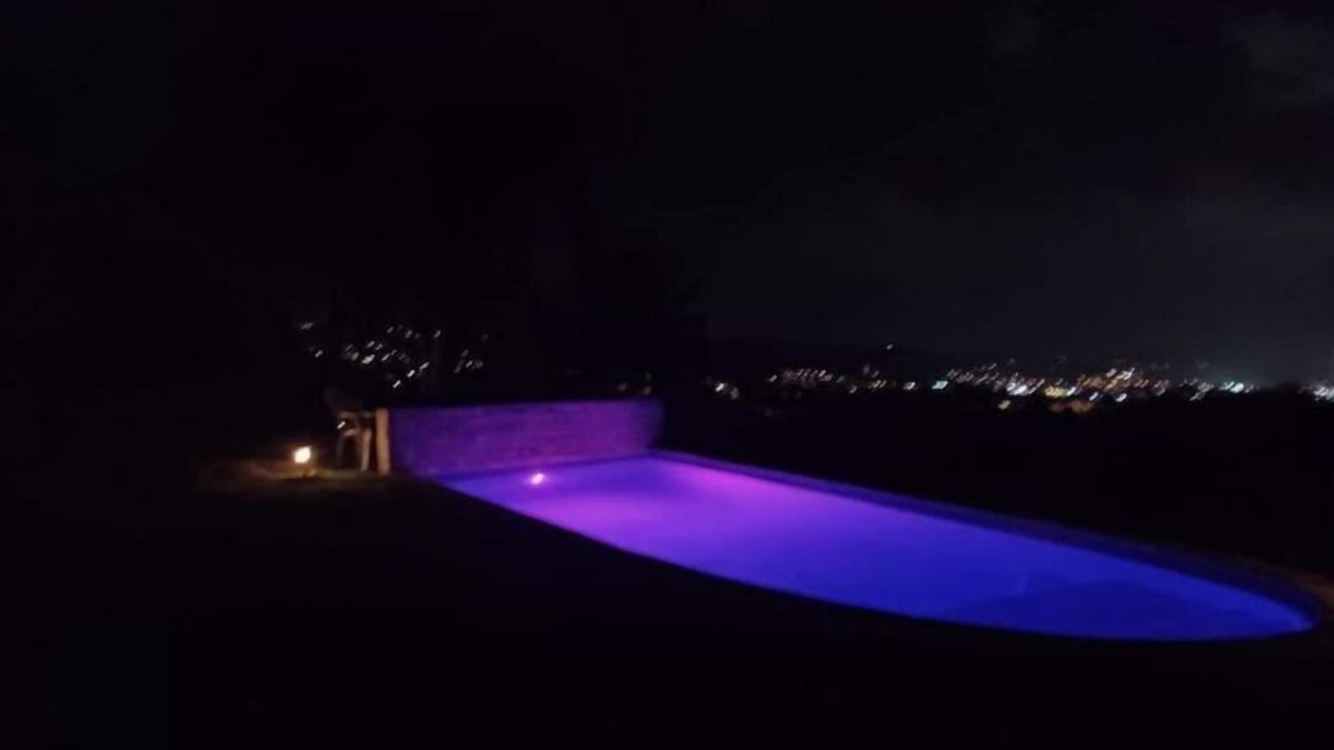 Tejas House | Tropical Retreat with Infinity style Pool