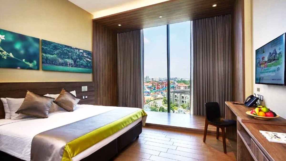Pasir Ris Hotel | Tropical Rm twin @Attractions Packed Beach Resort
