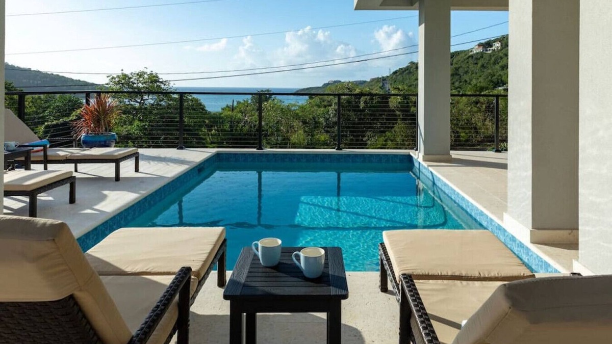 Fish Bay House | Tropical Seabreeze- Pool and back up power/solar