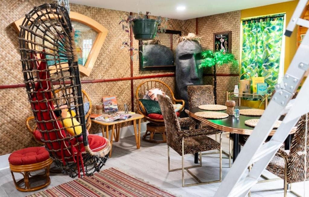 Germantown House | Tropical Tiki Hut