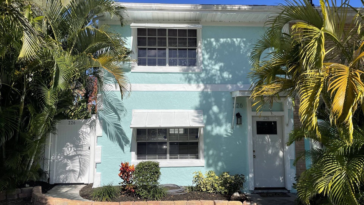 Cape Caneveral Beach Gardens House | Tropical Townhome 4 Blocks to Beach View Rocket Launch from Front Yard!