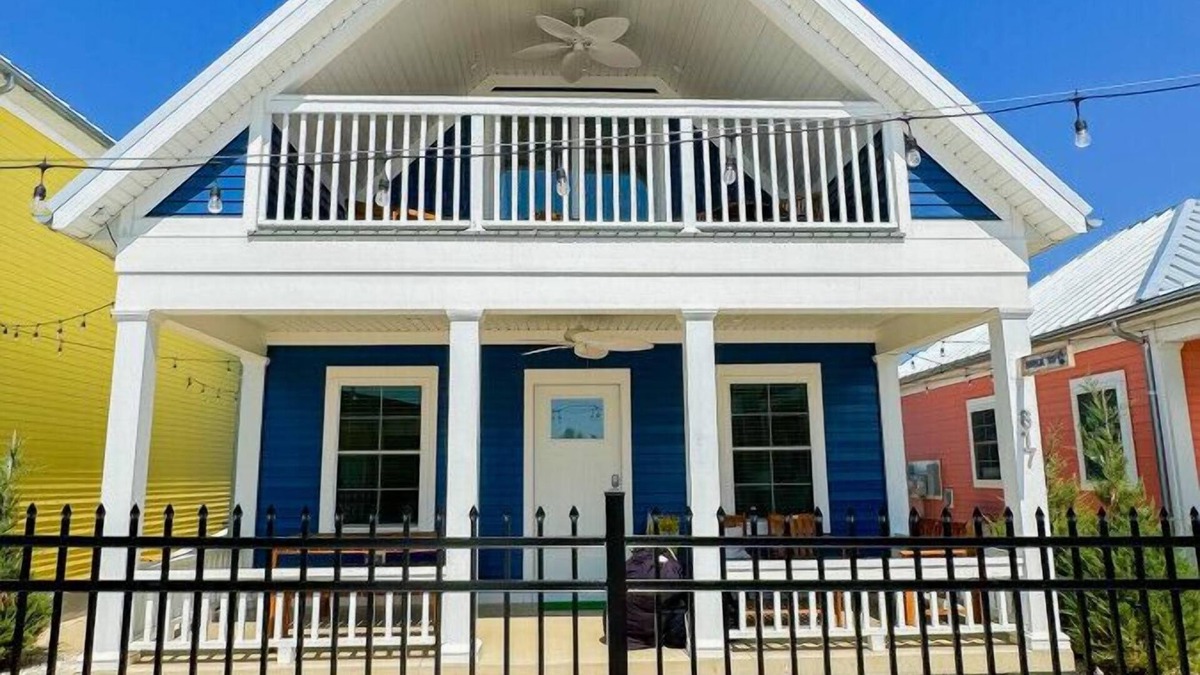 Celina House | Tropical Trio - 3 Bedroom/1 Bunk Room Lakeside Cottage w/Step Free Access & KING bed!
