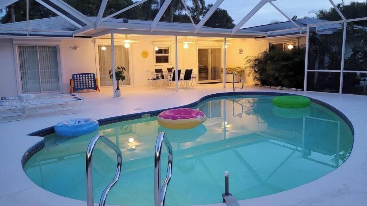Palm Harbor House | ☀ Tropical Vacation Home w/HEATED POOL ☀