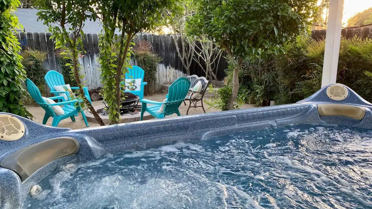 Arlington South House | Tropical Vacation Home | Jacuzzi*Fire Pit*5 Stars