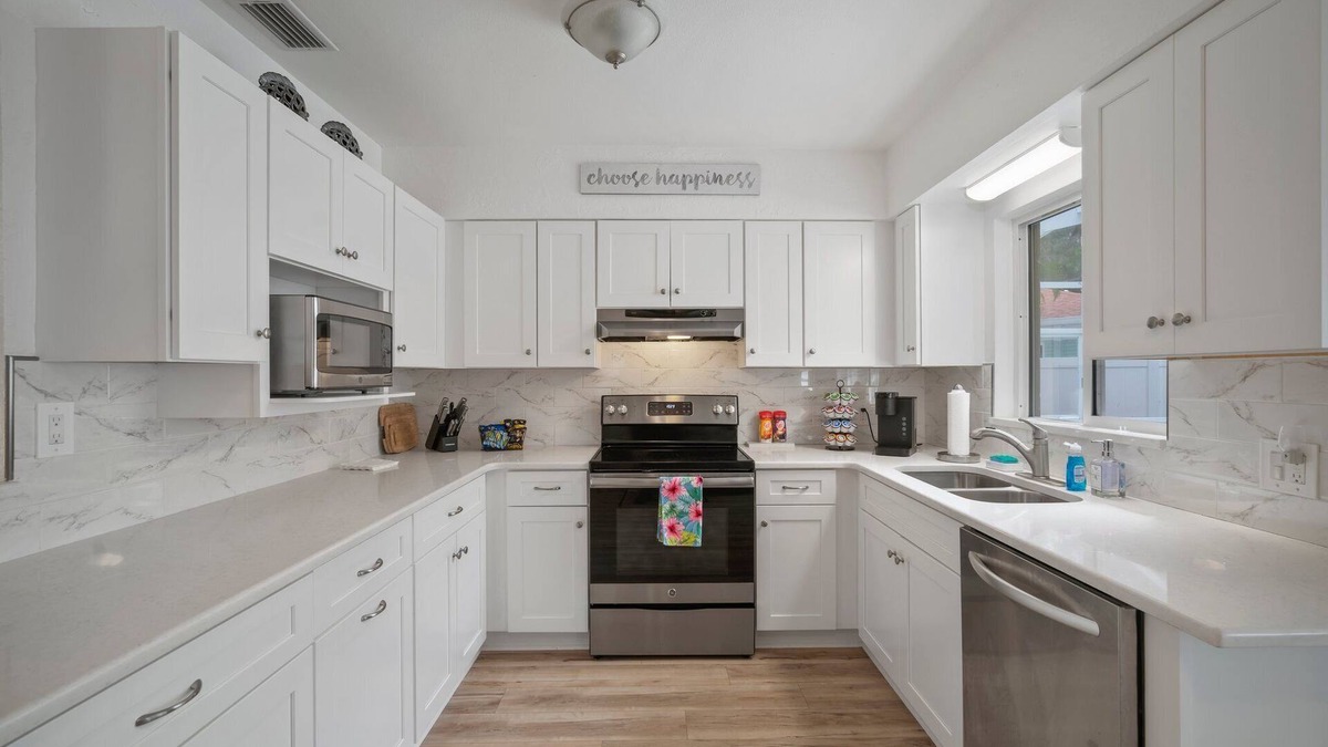 South Pinellas Community Council House | Tropical vacation home in St. Petersburg - only 5 minutes from the beach!