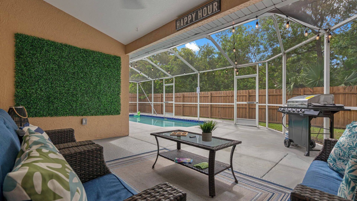 Oldsmar House | Tropical Vacay pool home