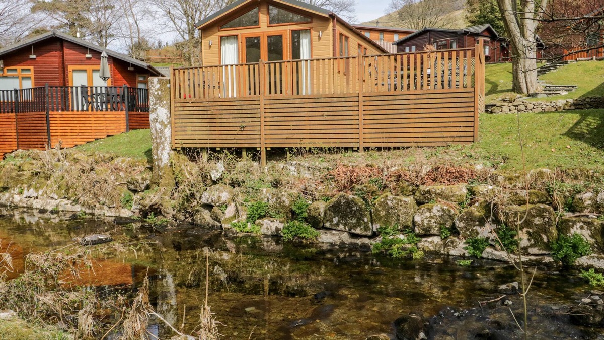 Troutbeck Cottage | TROUTBECK LODGE, pet friendly, with hot tub in Windermere
