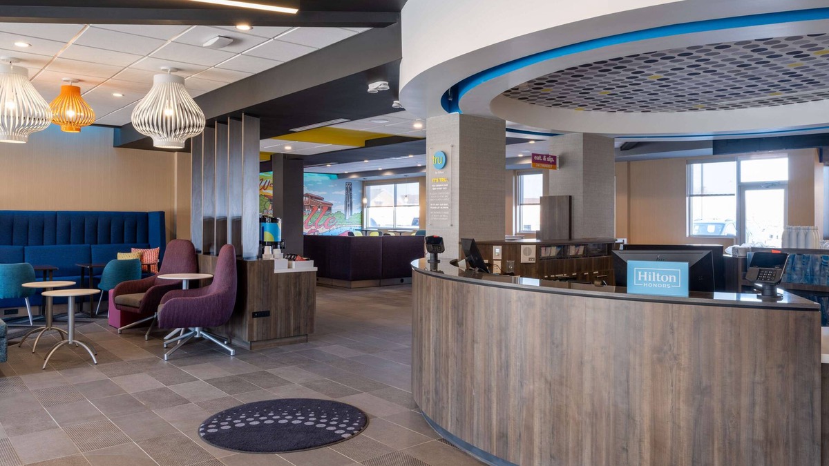 Naperville Hotel | Tru by Hilton Naperville Chicago