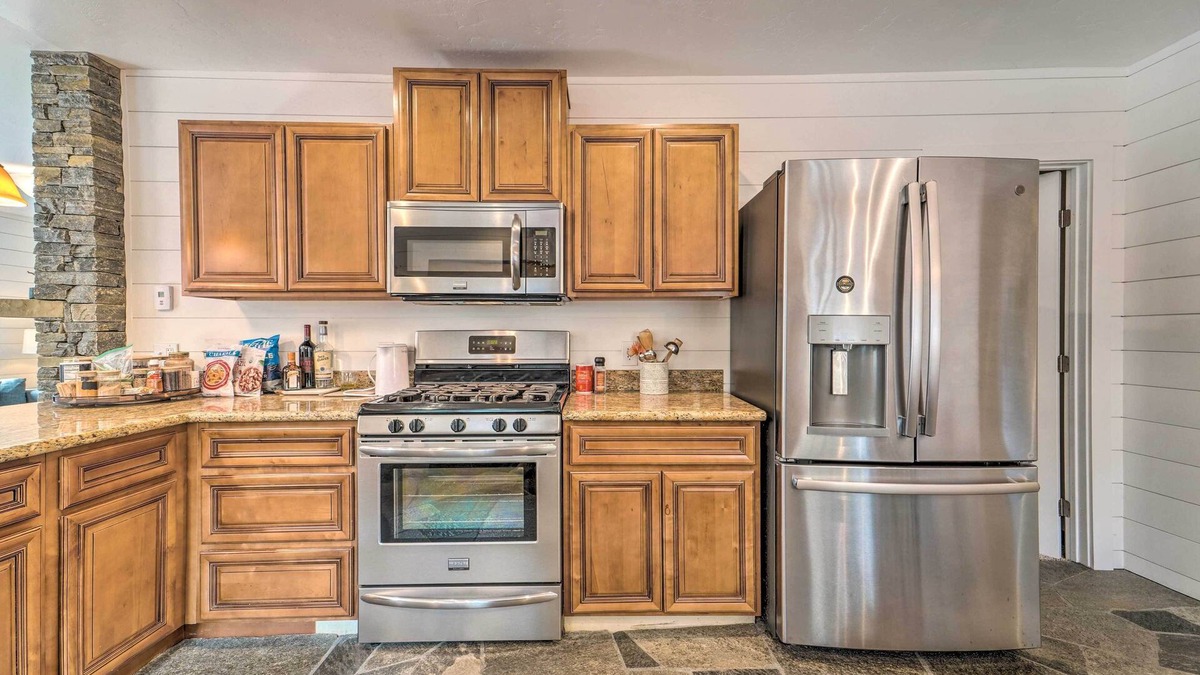 Truckee Cottage | Truckee Cottage w/Fenced Yard & Lake Donner Views