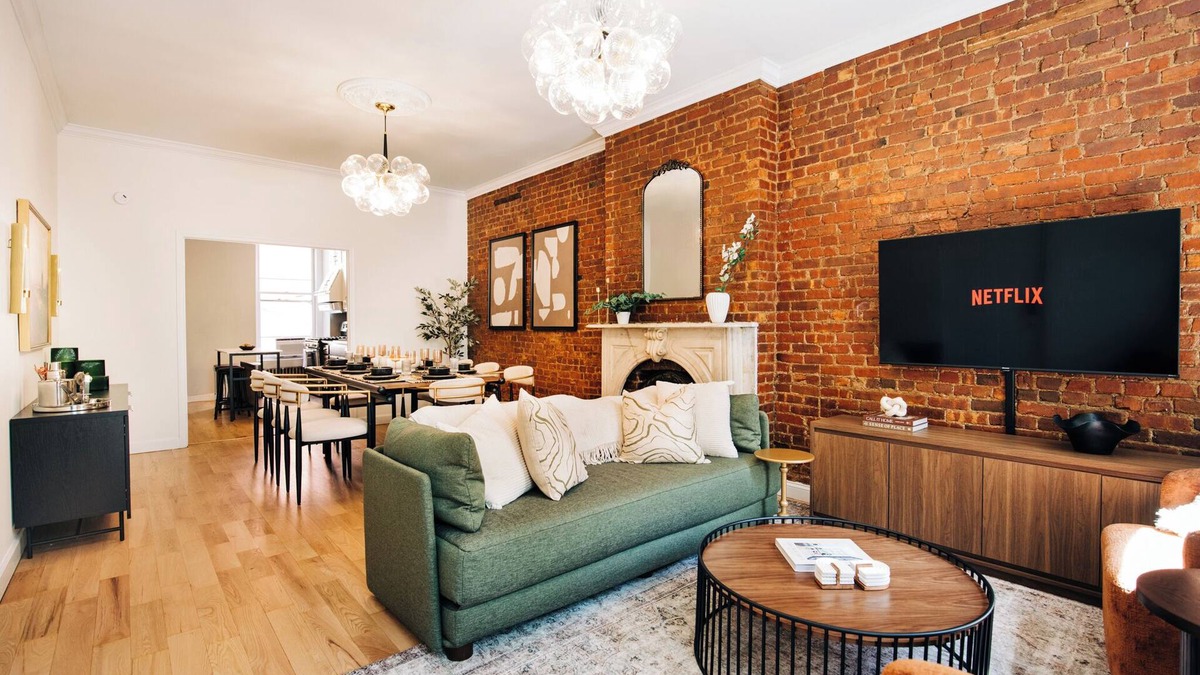 Historic Downtown House | True 3-bed in a luxury brownstone 15 mins from NYC!