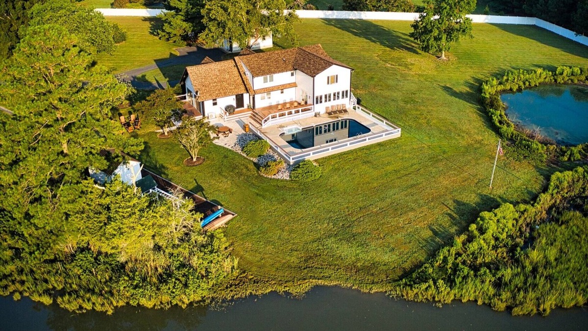St. Michaels House | TRUE IN-TOWN ST MICHAELS 6 ACRE WATERFRONT - Heated Pool