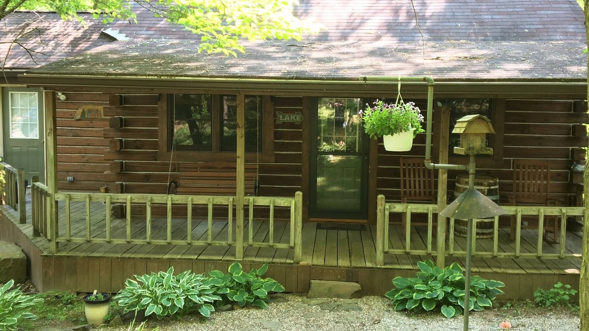 Birdseye Cabin | True Log Cabin! Sleeps 6! Close to park entrance! Free park pass!