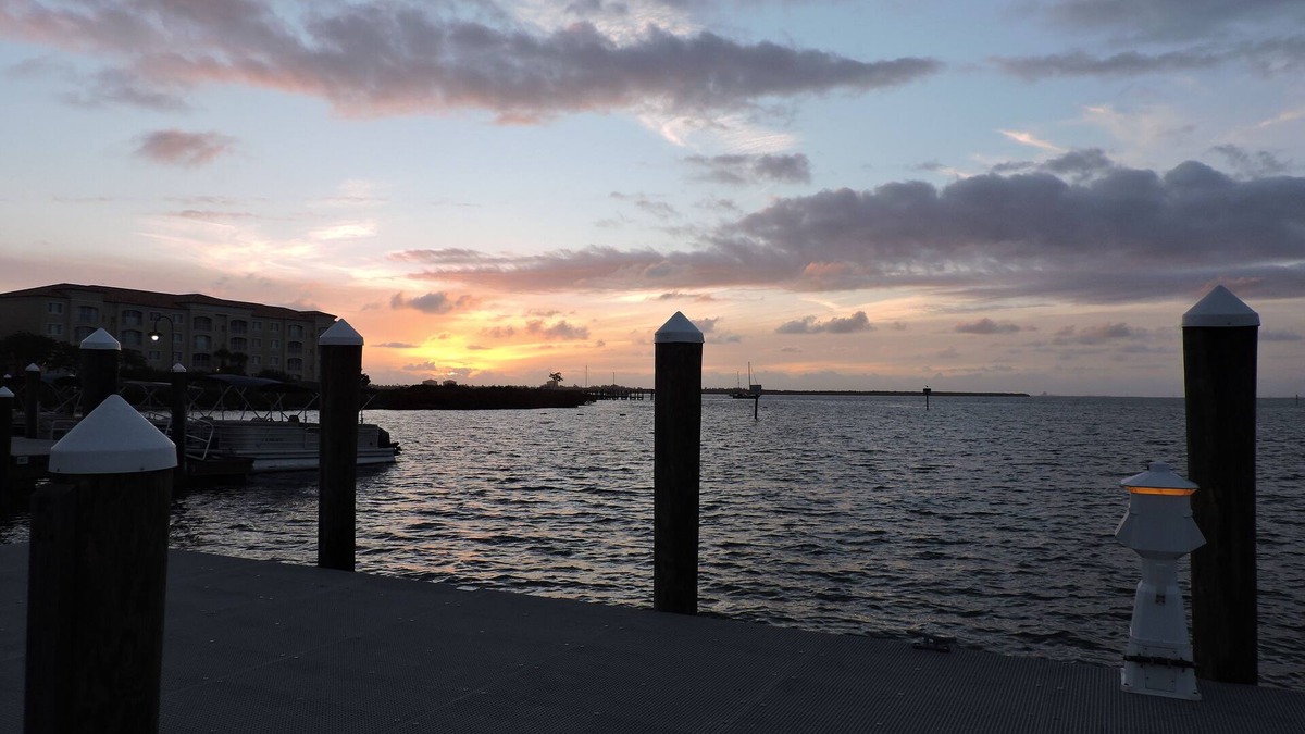 Fort Pierce Boat Rental | True on the water FL vacation! Extra's included! Fun marina with a lot to do!