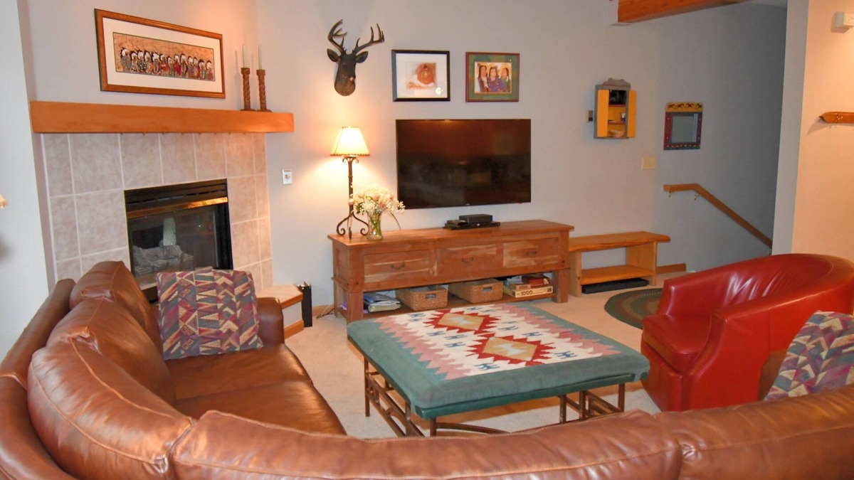 Four O'Clock Condo | True Ski-In & Out- Chair Across the Street /Spacious Condo/Weekly Discount