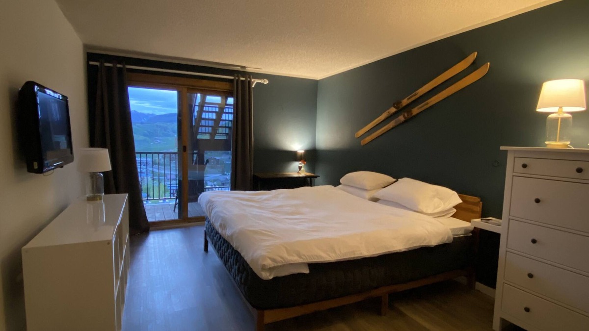 Crested Butte Apartment | True ski-in/out! Renovated, pet-friendly master suite