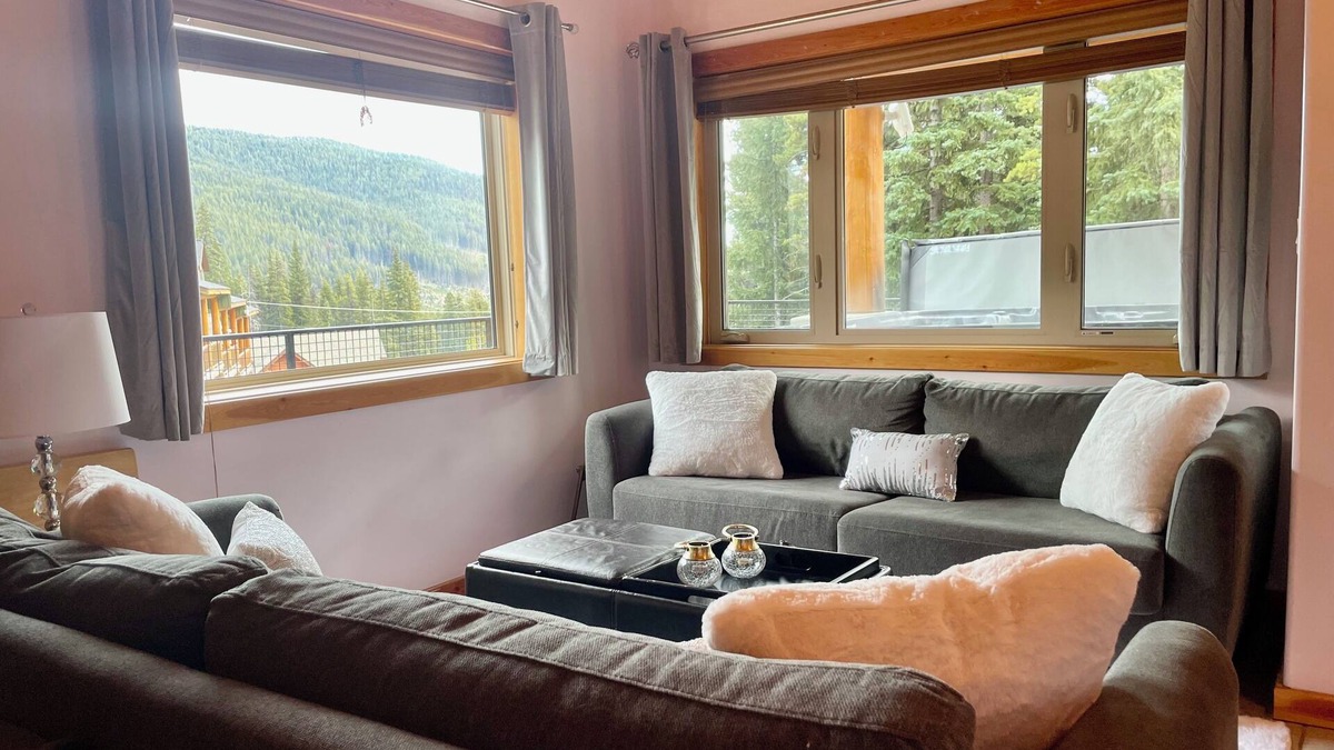 Okanagan-Similkameen Condo | True ski in/out with private hot tub and valley views