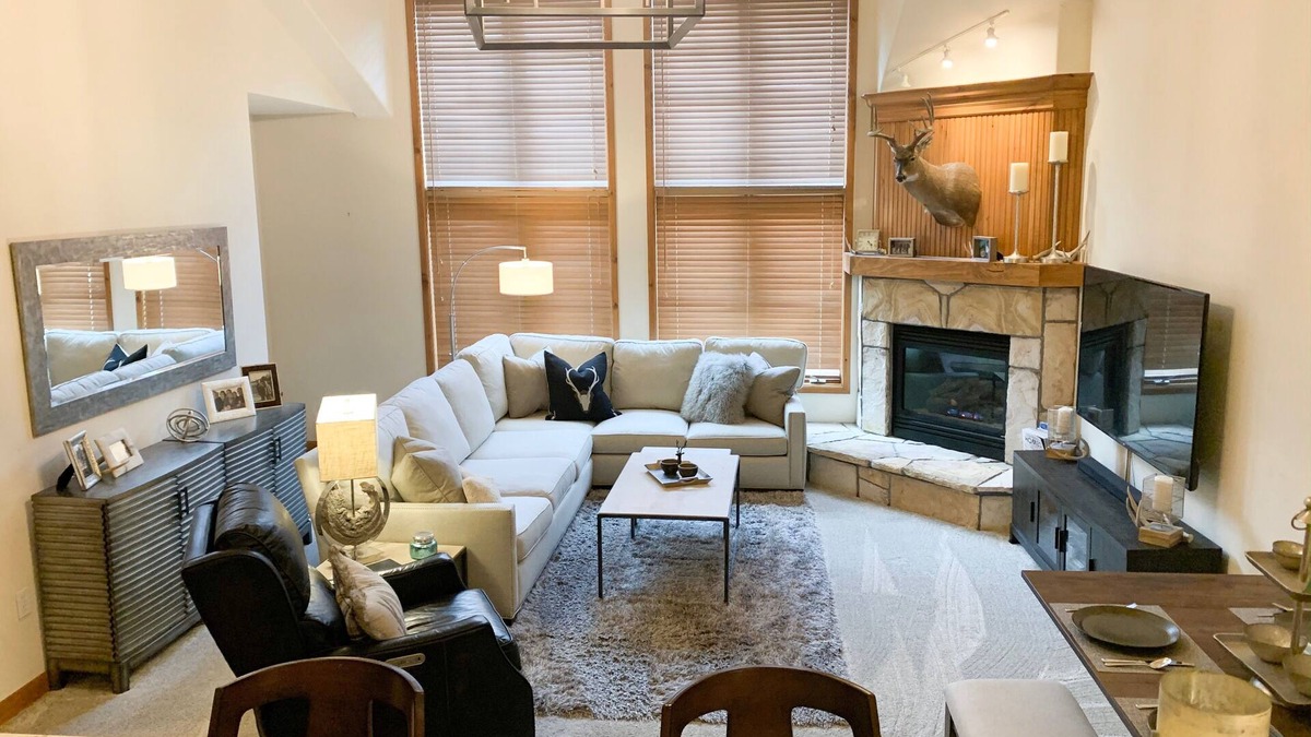 Four O'Clock Condo | TRUE Ski-In Ski-Out Luxury 2 bd. 2 bth -Riverbend Lodge -Perfect location!