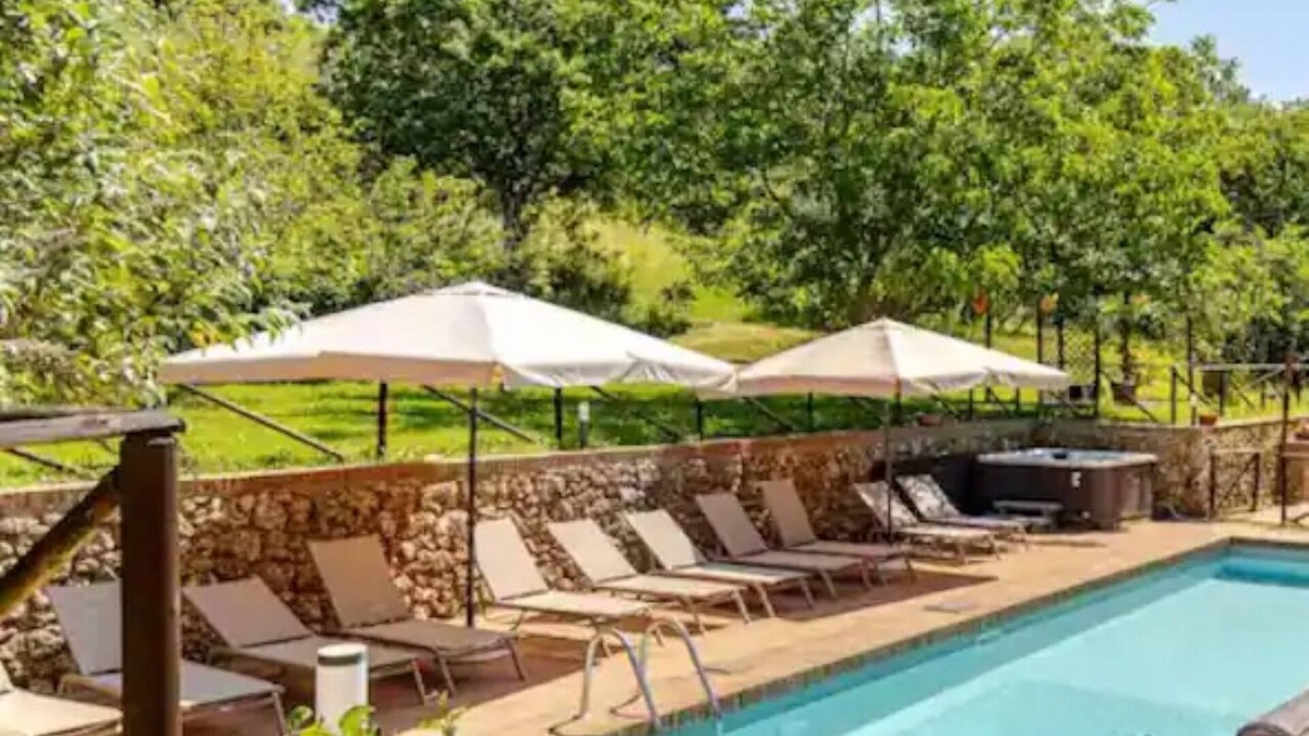 Simignano Villa | True Tuscany Siena! EntireProperty in exclusive 20P Fenced Pool A/C HotTub WiFi