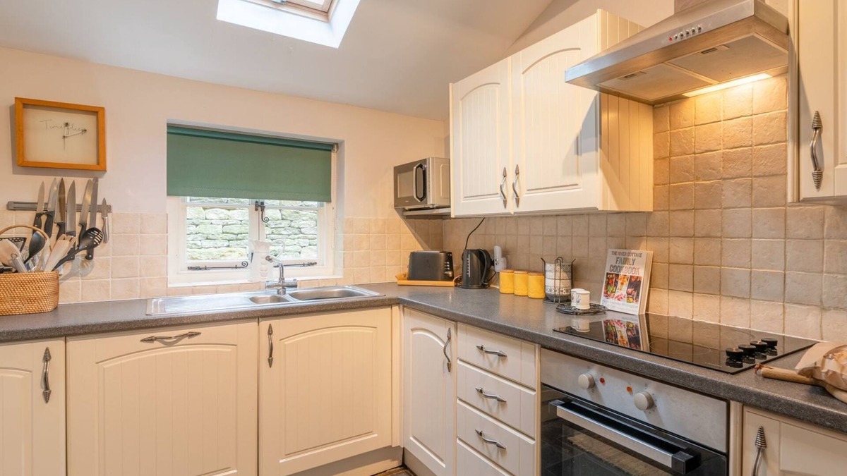 Cheltenham Cottage | Truffles Cottage - sleeps 4 guests in 2 bedrooms