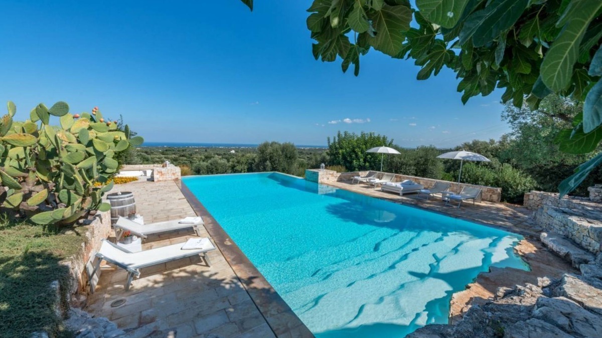 L'Assunta Villa | Trulli complex with luxurious infinity pool overlooking the sea