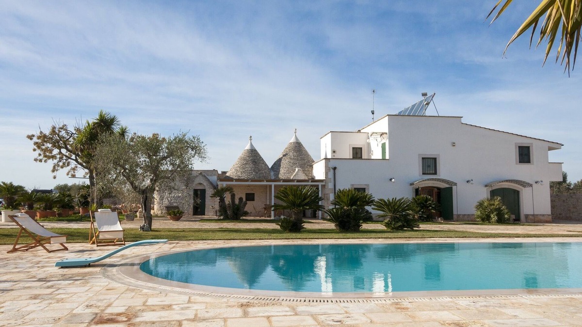 Castellana Grotte Villa | Trulli with Private Pool in Puglia for 8 people