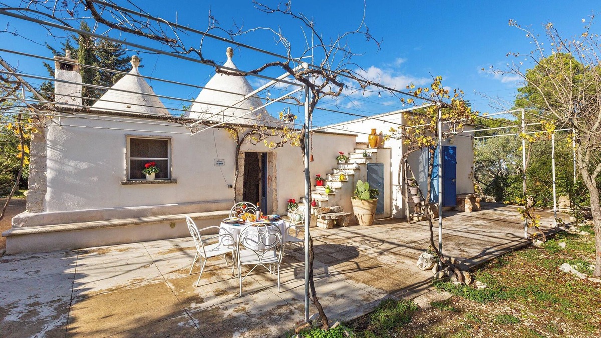 Martina Franca Cottage | Trullo del Sole by BarbarHouse