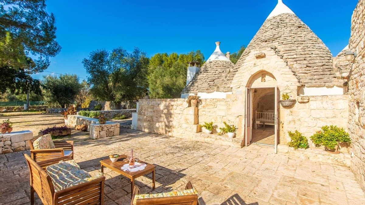 San Vito dei Normanni Villa | Trullo with baby pool. NEAR THE SEA - PRIVACY - Fenced Garden - Yes pets - Wifi