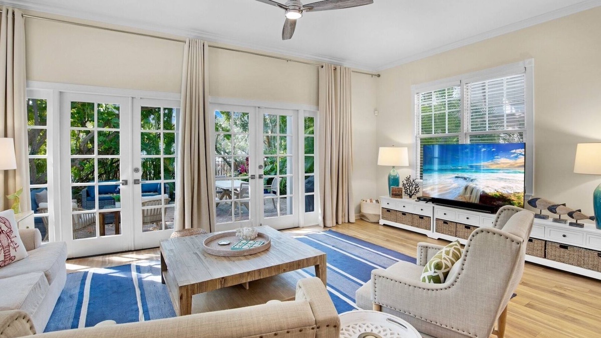 Bahama Village House | *TRUMAN’S TROVE @ THE ANNEX* Private Home & Pool + LAST KEY SERVICES…
