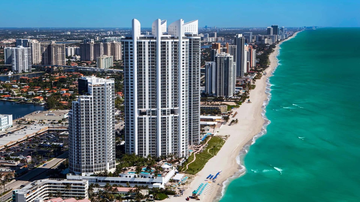 Sunny Isles Beach Resort | Trump International Luxurious Junior Suite w/Kitchenette, & Great Ocean Views