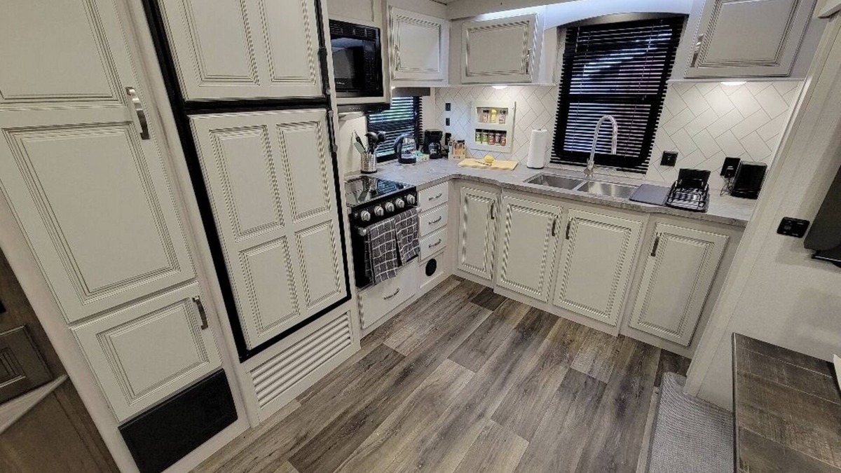 Damascus House | Try The RV Life - 2022 Cougar Executive