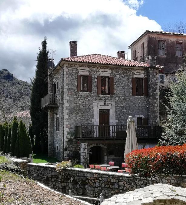 Trikolonoi House | Tsarbou Guesthouse