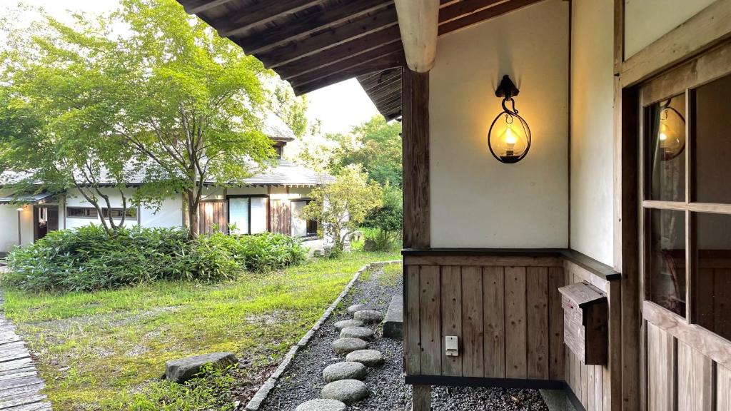 Kokonoe House | Tsuki no An -Cottage Moon- 月の庵- 大自然と木に囲まれた一軒家