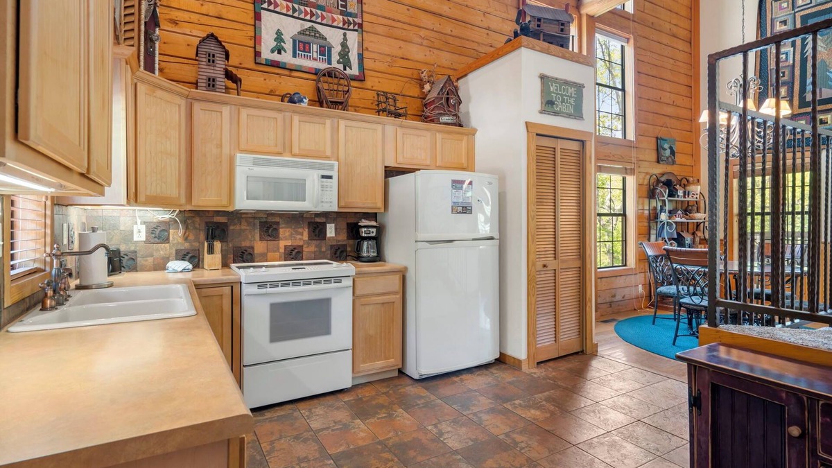 Branson Theater District Cabin | Tucked-Away but Close to Everything! Walk-in Cedar Log Cabin