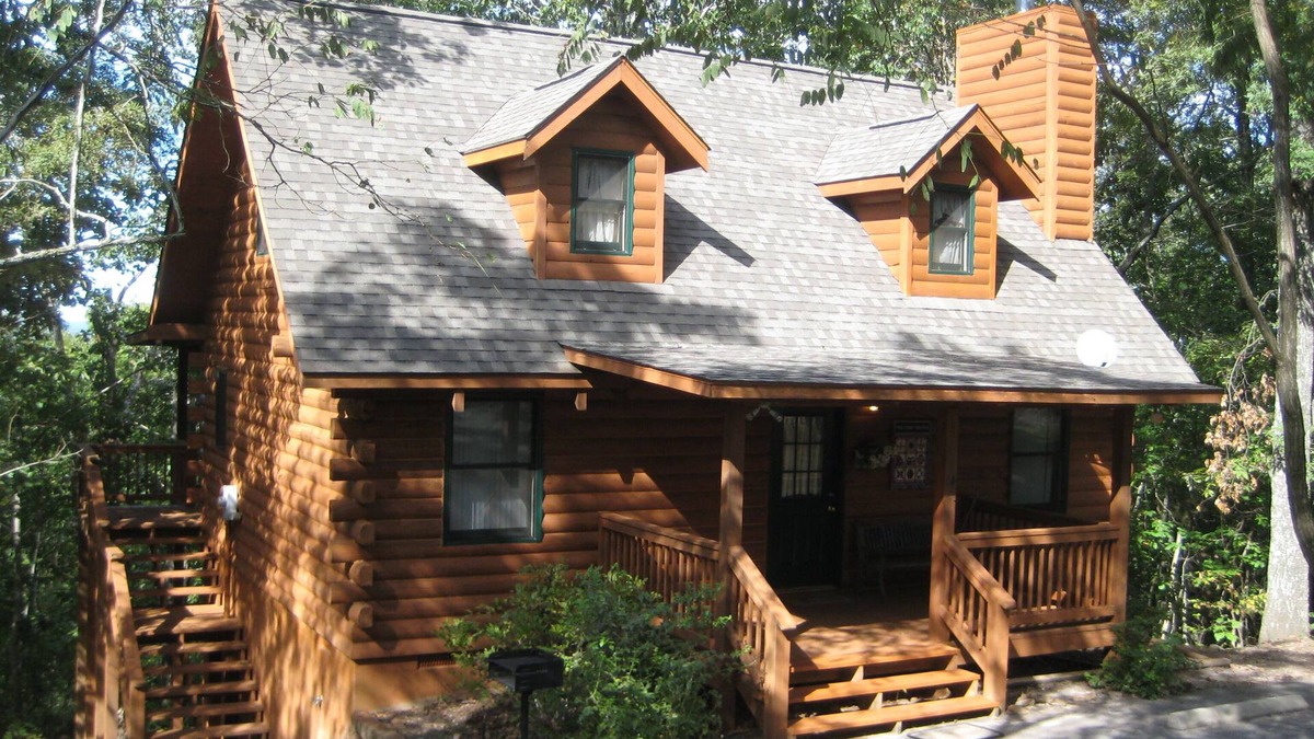 Pine Mountain Cabin | Tucked in the woods yet close to the pool