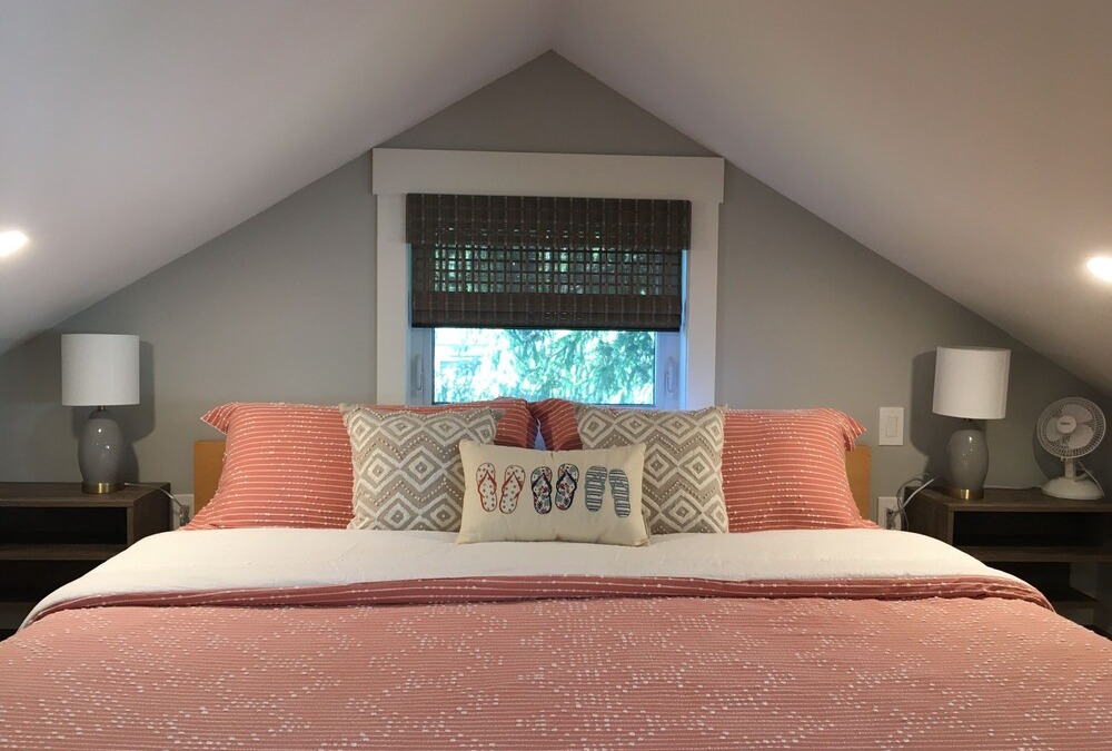 Honeymoon Bay Cottage | 'Tucked Inn' Honeymoon Bay Lakefront Cottage