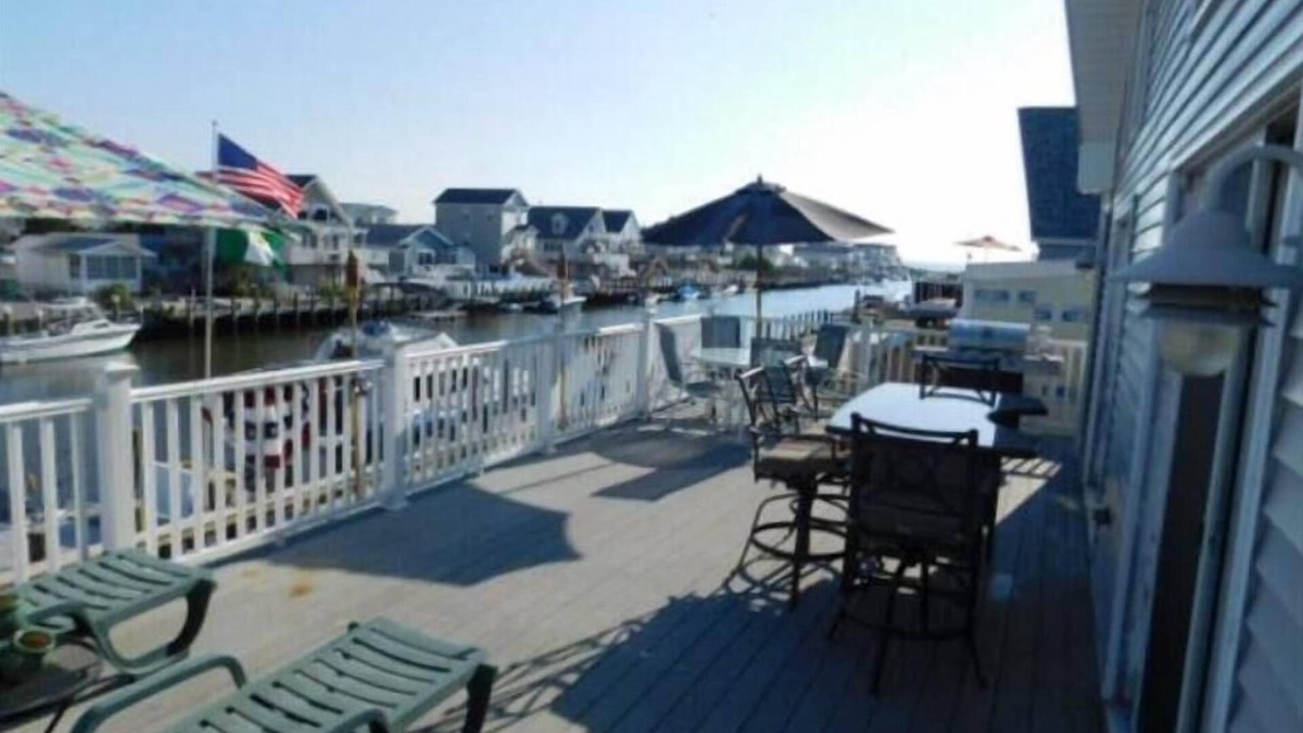Tuckerton Beach House | Tuckerton Beach. Lagoon front.