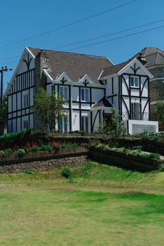 Nuwara Eliya Villa | Tudor Barn - Little England Cottages